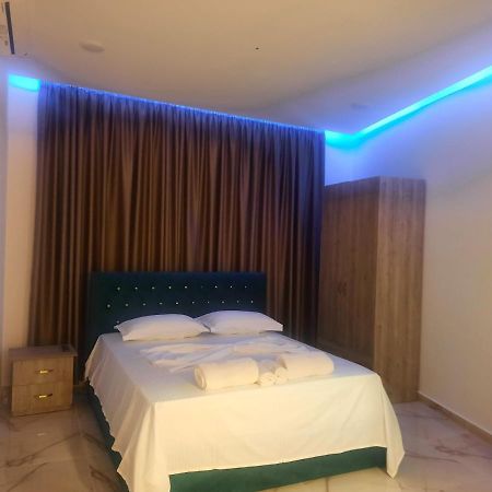 Hotel Megniar Lushnjë Kültér fotó