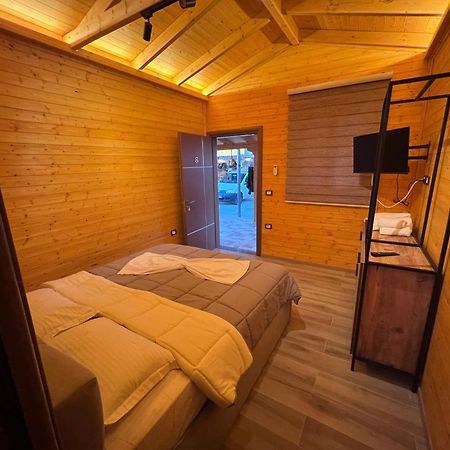 Hotel Megniar Lushnjë Kültér fotó