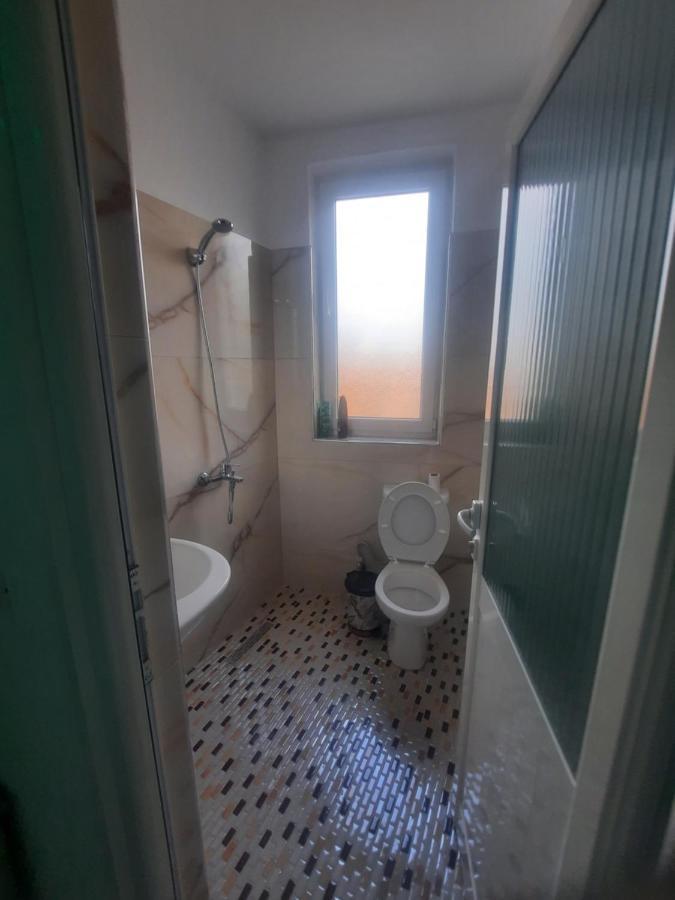 Hotel Megniar Lushnjë Kültér fotó