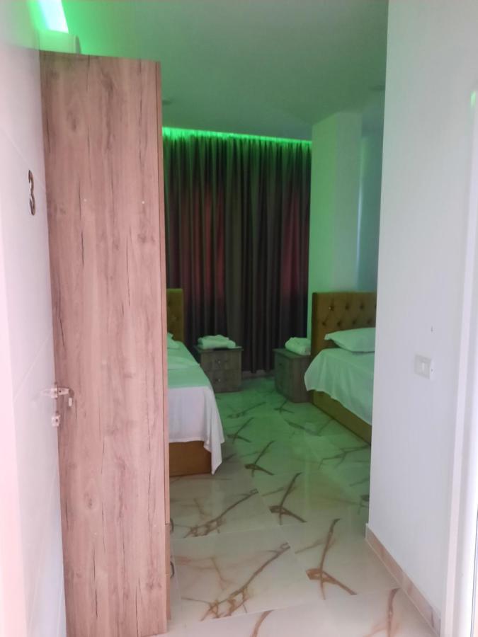 Hotel Megniar Lushnjë Kültér fotó