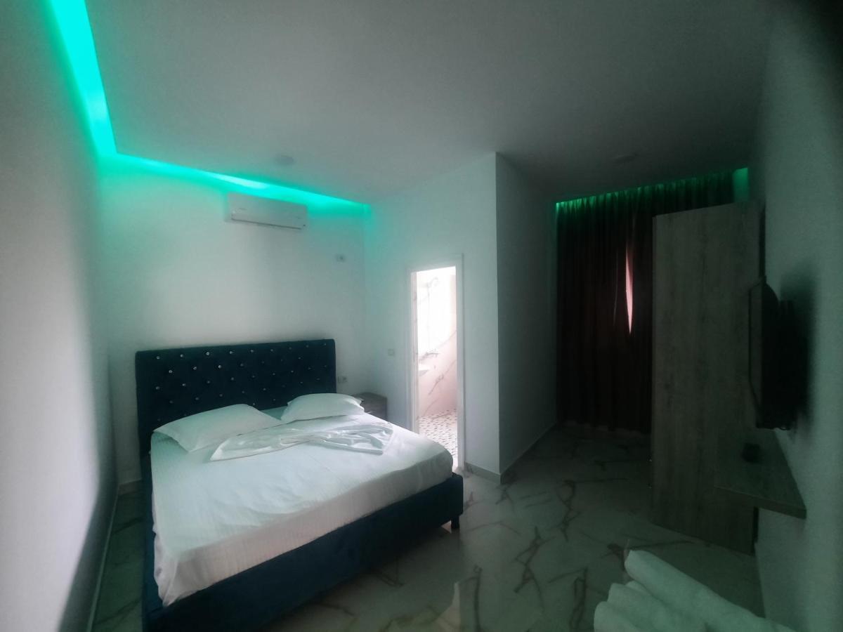 Hotel Megniar Lushnjë Kültér fotó