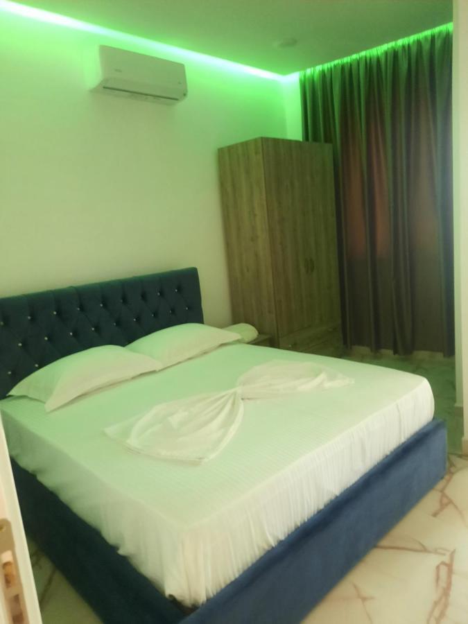 Hotel Megniar Lushnjë Kültér fotó