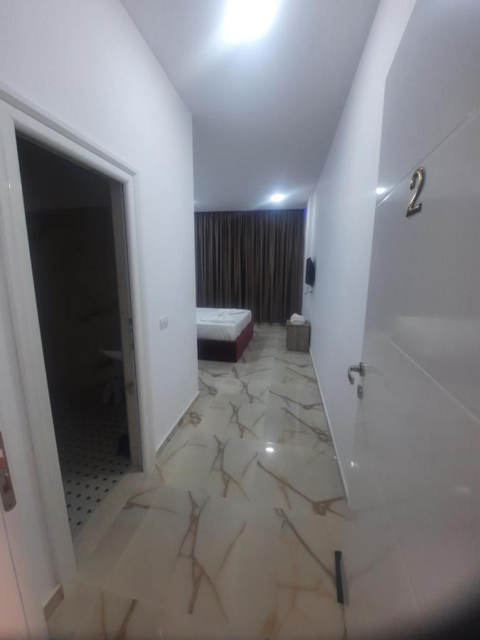 Hotel Megniar Lushnjë Kültér fotó