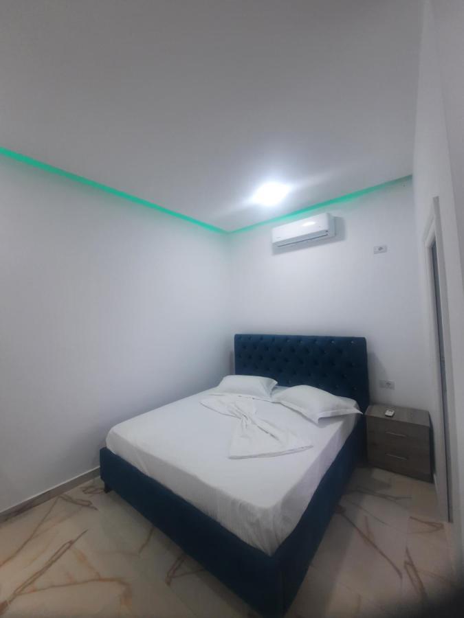 Hotel Megniar Lushnjë Kültér fotó