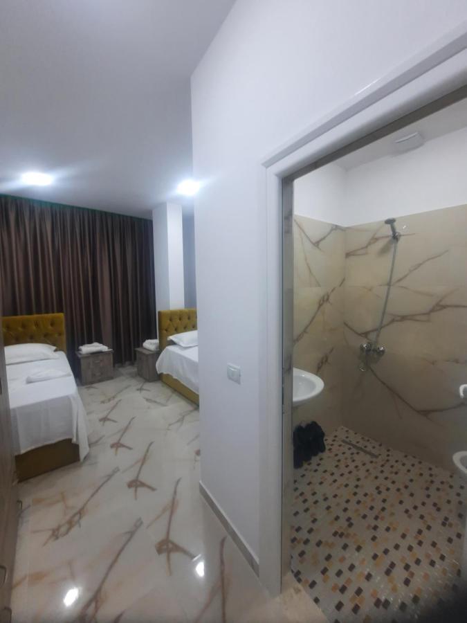 Hotel Megniar Lushnjë Kültér fotó