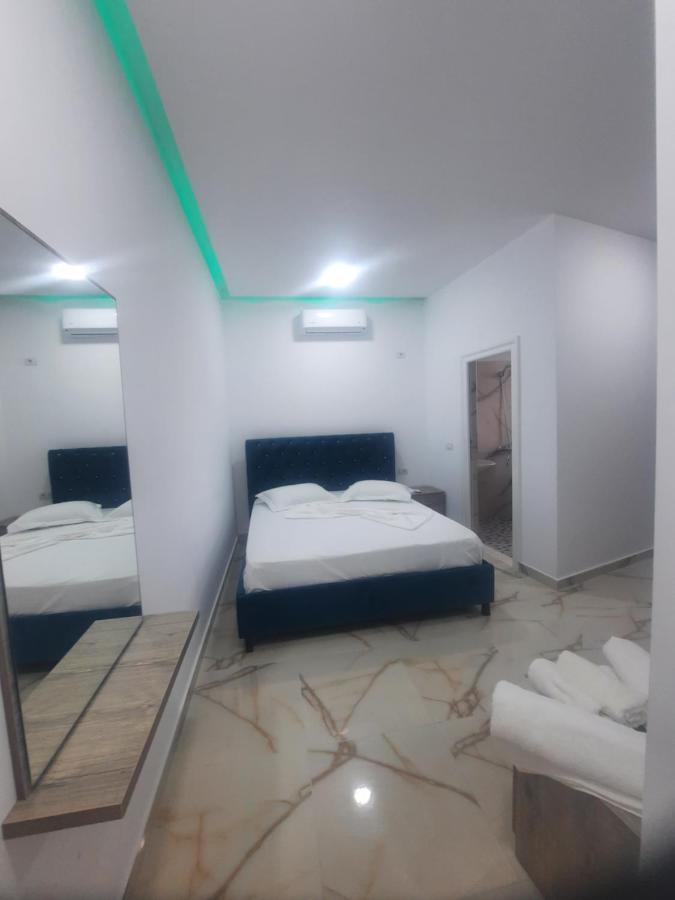 Hotel Megniar Lushnjë Kültér fotó