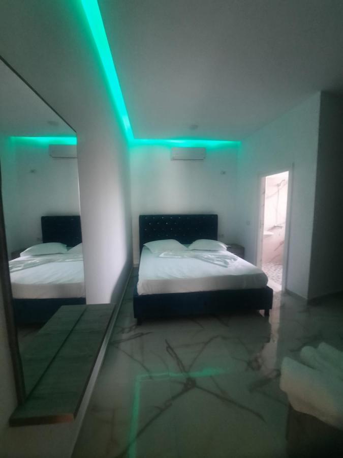 Hotel Megniar Lushnjë Kültér fotó