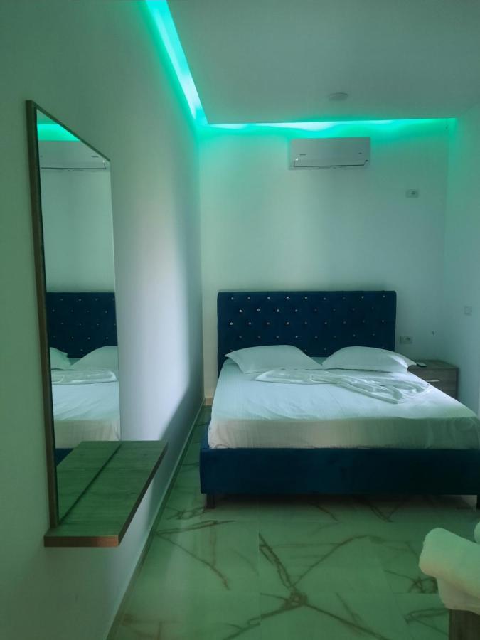 Hotel Megniar Lushnjë Kültér fotó