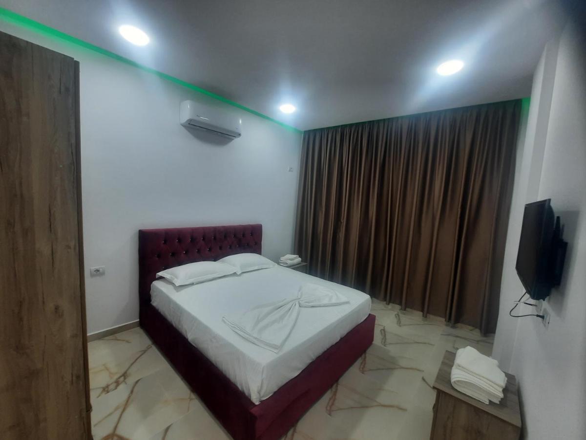 Hotel Megniar Lushnjë Kültér fotó