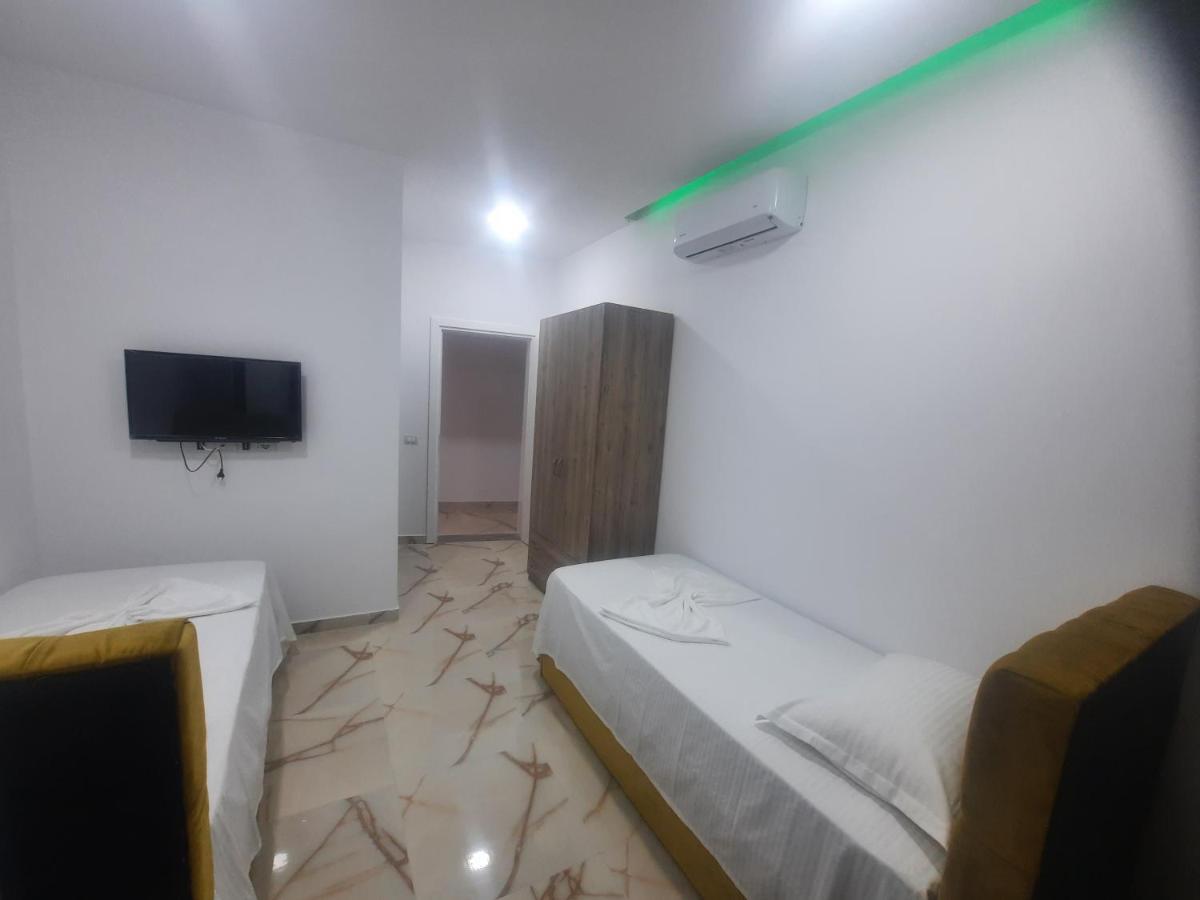 Hotel Megniar Lushnjë Kültér fotó