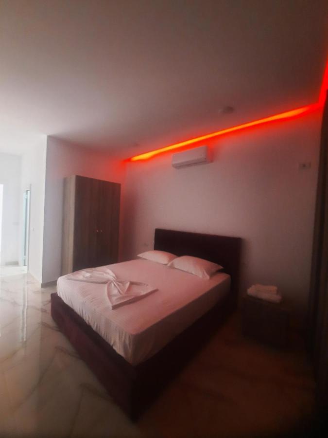 Hotel Megniar Lushnjë Kültér fotó