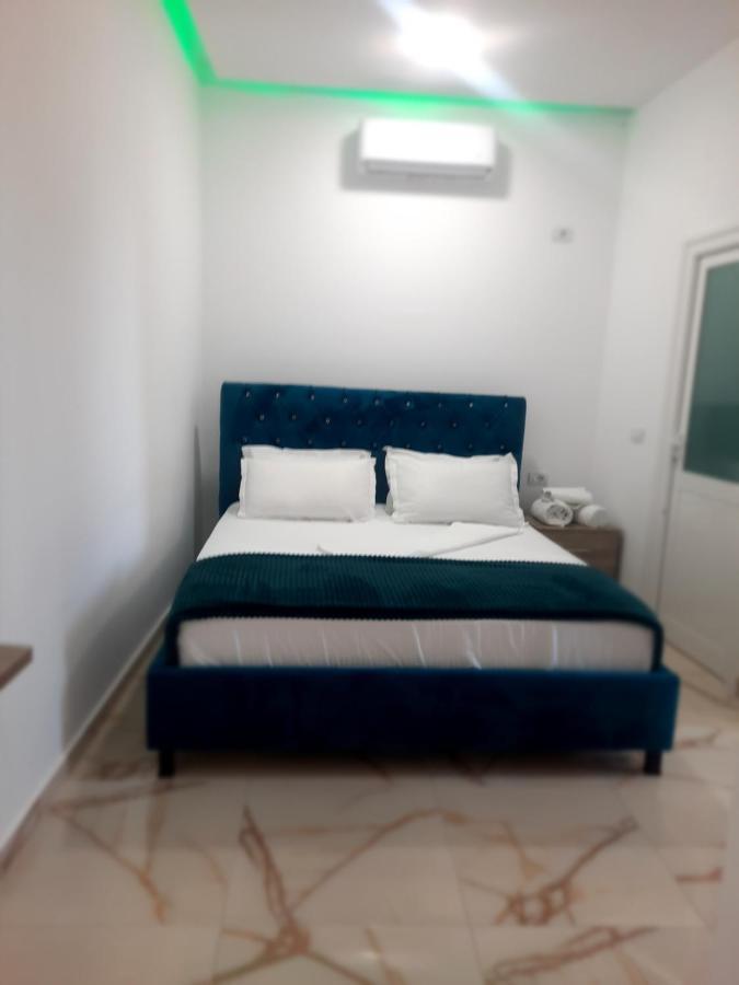 Hotel Megniar Lushnjë Kültér fotó