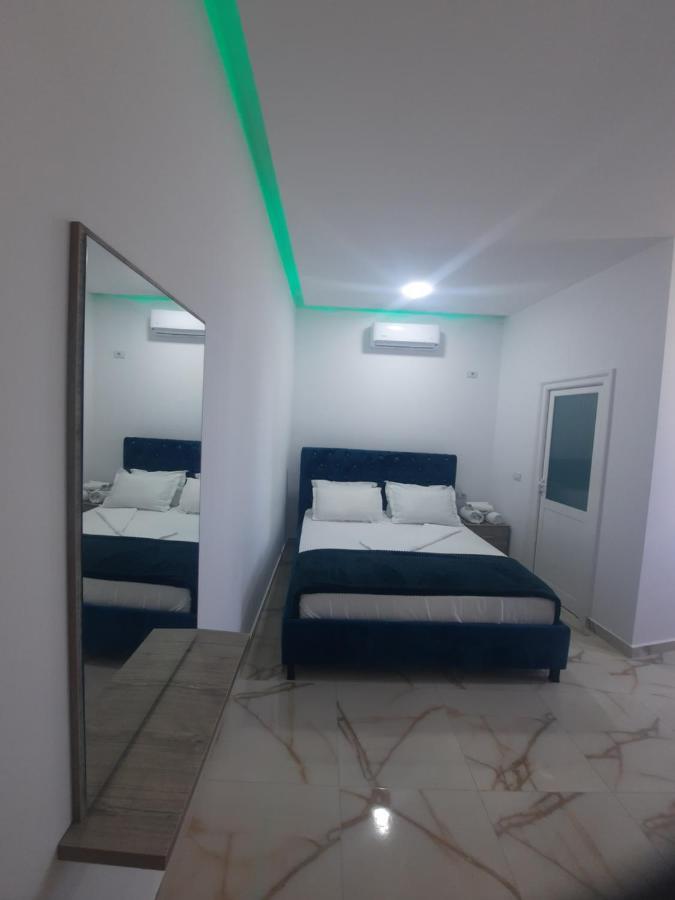 Hotel Megniar Lushnjë Kültér fotó