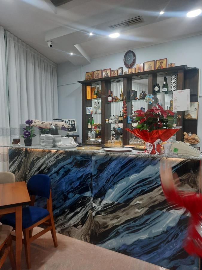 Hotel Megniar Lushnjë Kültér fotó