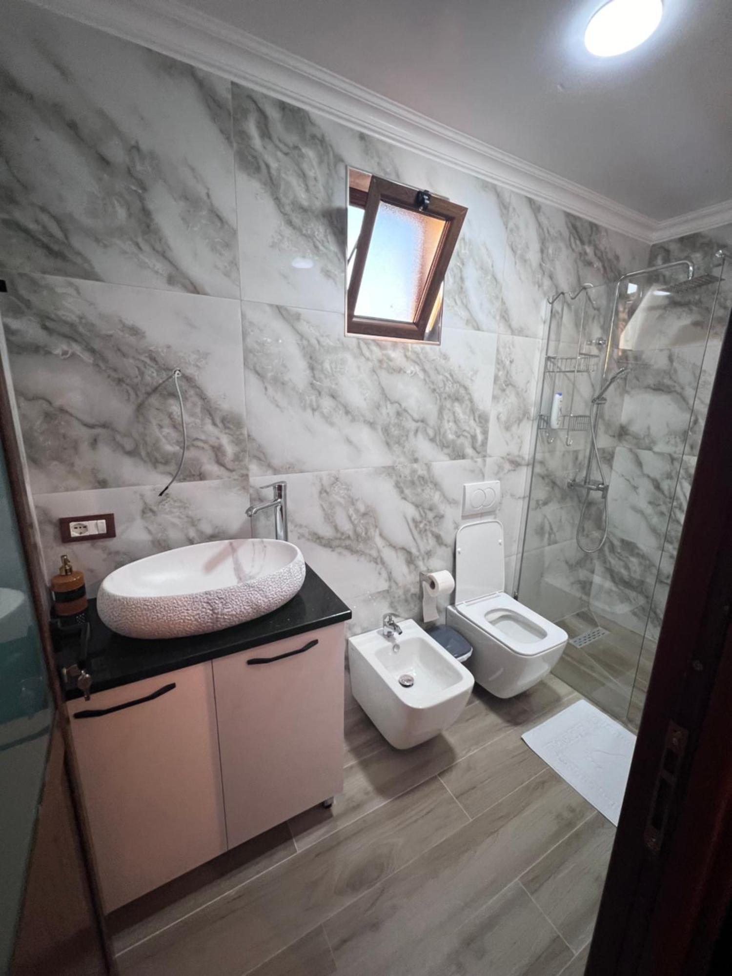 Hotel Megniar Lushnjë Kültér fotó