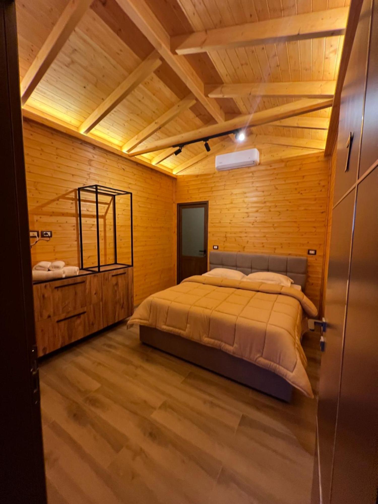 Hotel Megniar Lushnjë Kültér fotó