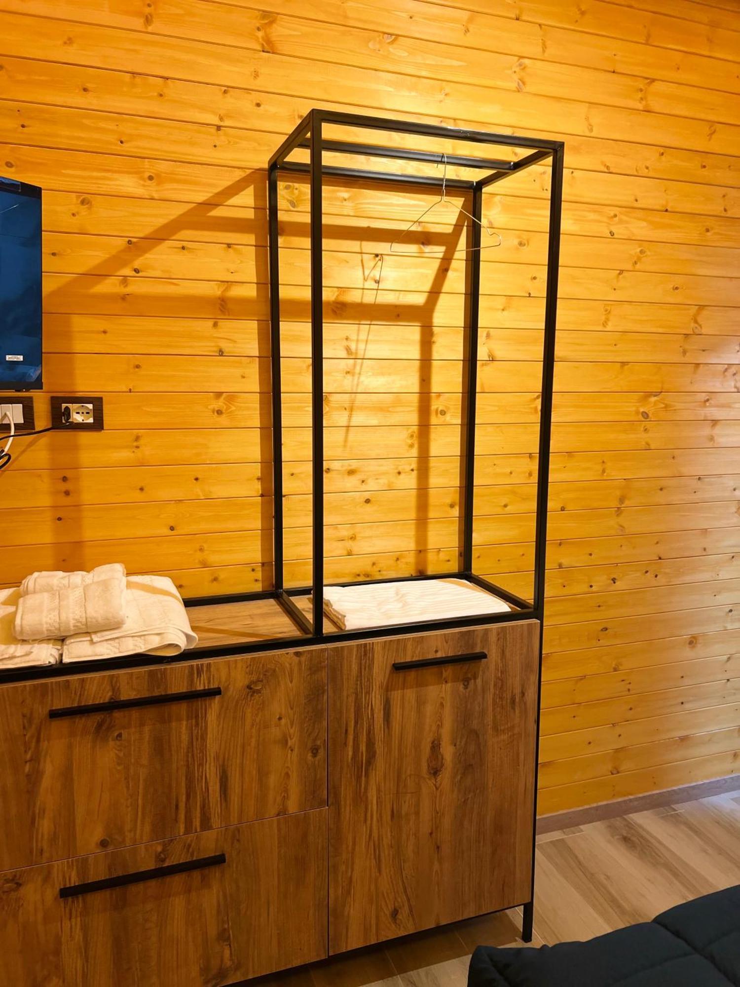 Hotel Megniar Lushnjë Kültér fotó