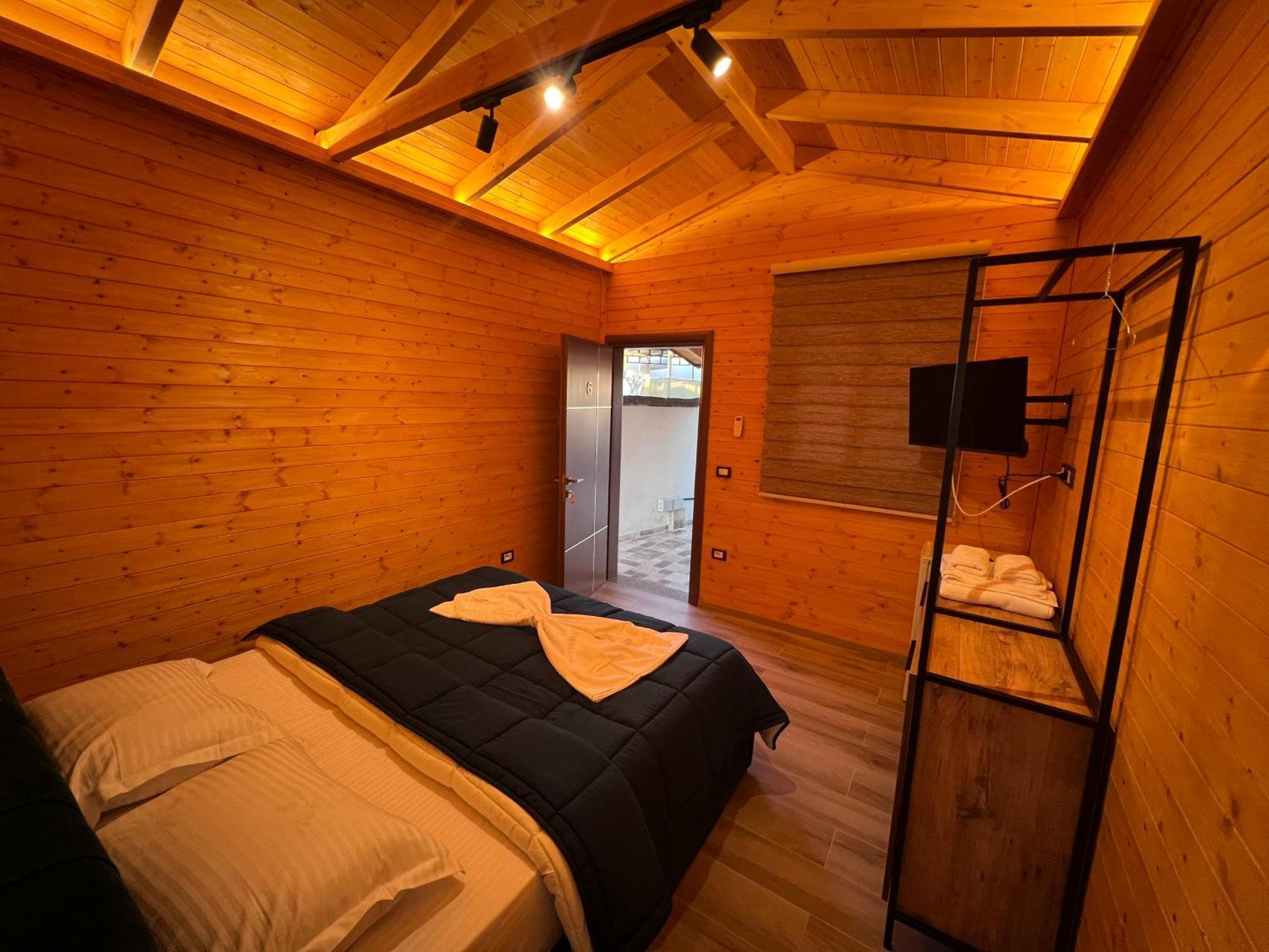 Hotel Megniar Lushnjë Kültér fotó